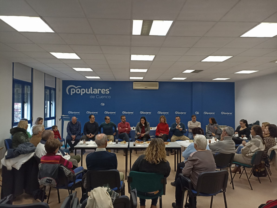 Chocolate y roscÃ³n para dar la bienvenida al 2024 en la sede del PP de Cuenca 